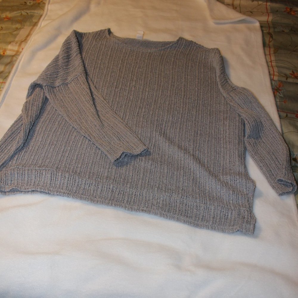 LIKE NEW - Thin Block Sweater